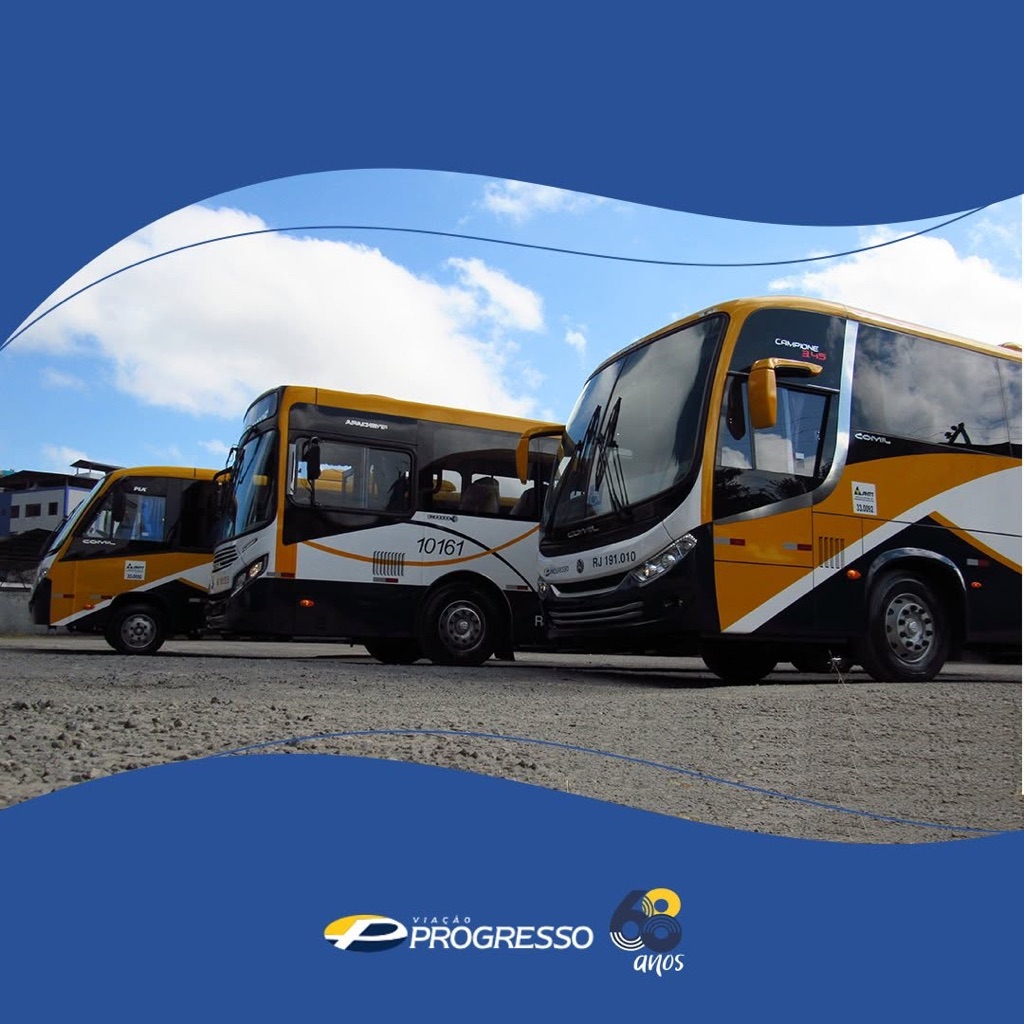 Ônibus da frota Progresso estacionados lado a lado.
